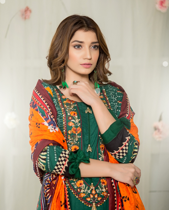 Amina Khalid sharing a positive eyewear experience – VisionPlus customer review