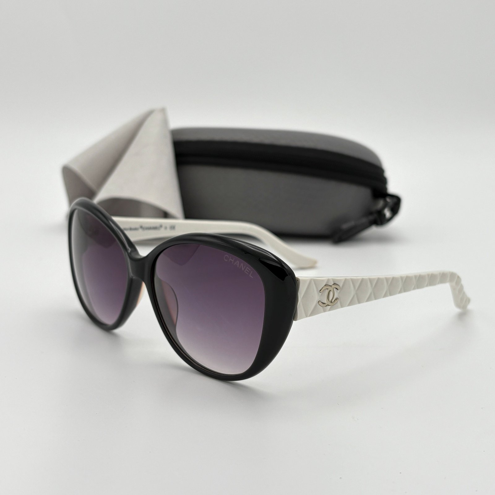 Chanel Bouton Collection