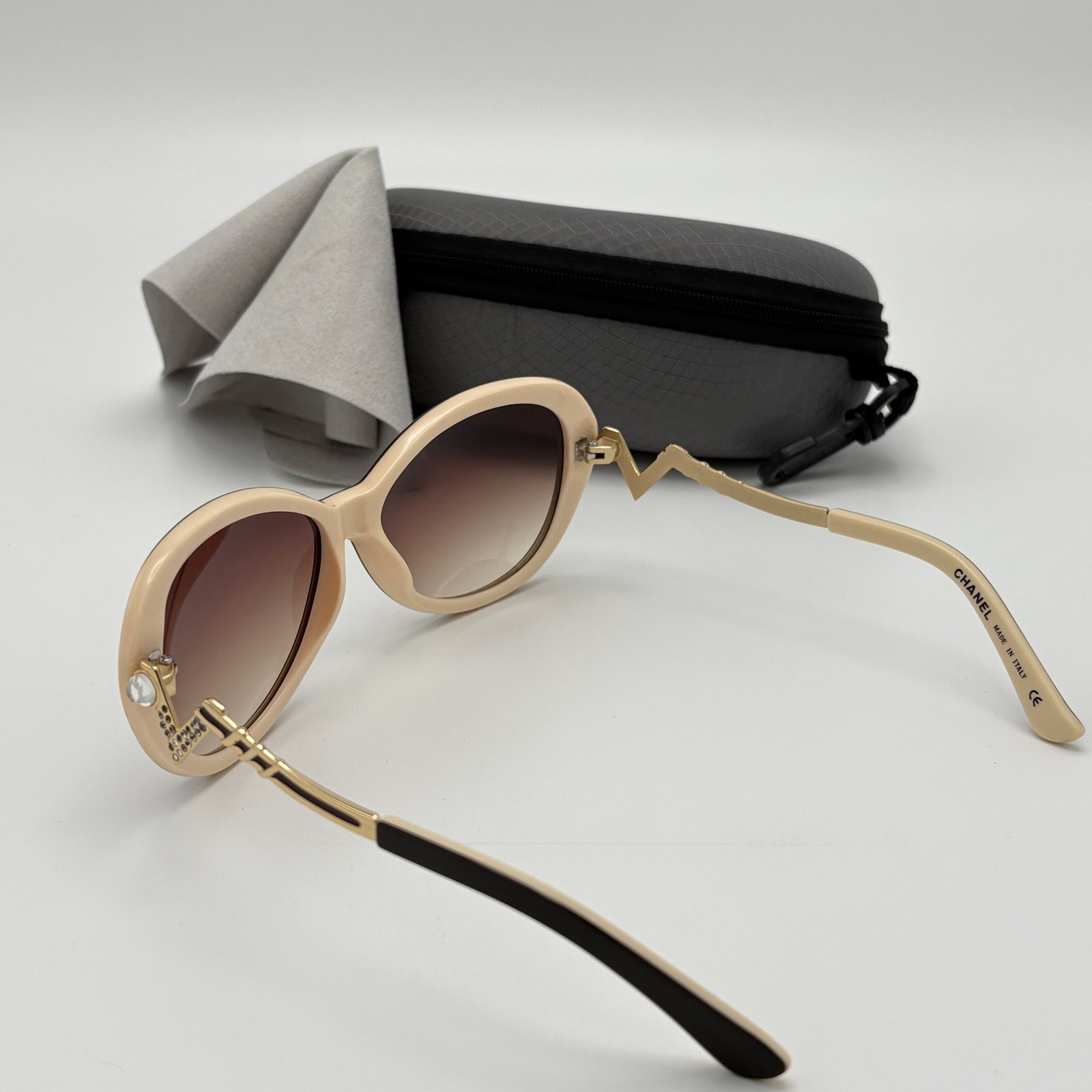 Chanel Luxe Shades - 